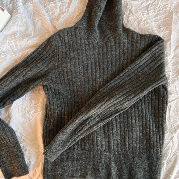Light gray turtleneck - Picture 1 of 1